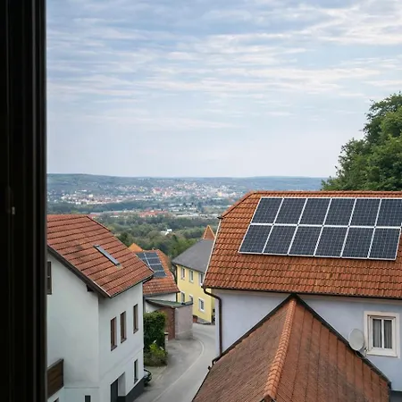 Bright With Large Terrace & View Of Krems Mautern